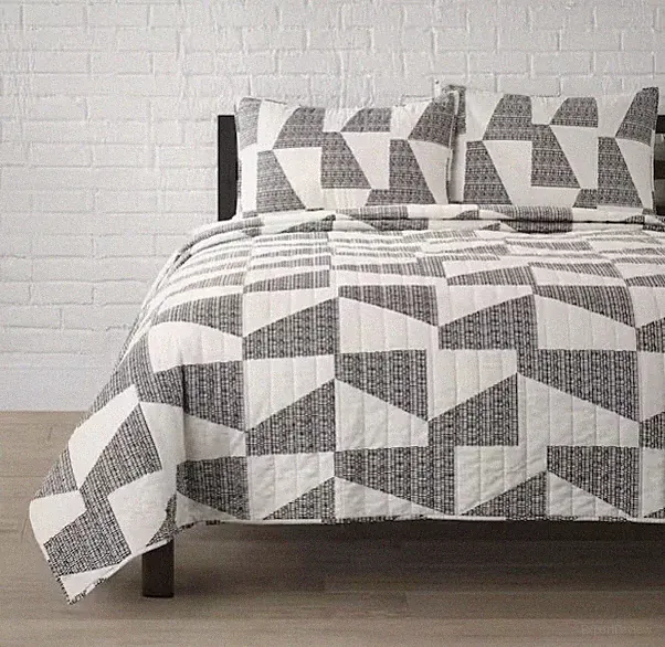 KING 3-Piece Quilt Bedspread Set Black Ivory Shams Modern Abstract Tile Geo *NEW