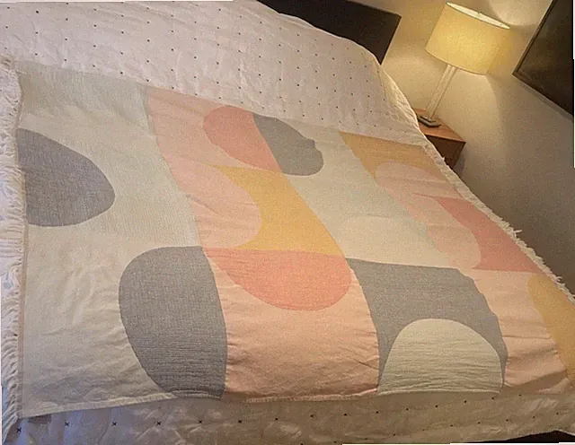 TEXTEIS PENEDO 100% Cotton Throw Coverlet 55”x69” Pastel Geometric Style